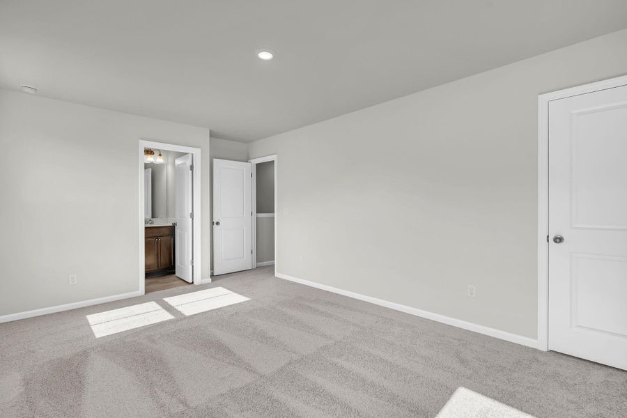 Spacious, unfurnished interior of a new home in Lakeview Commons, Goose Creek (Image 36).