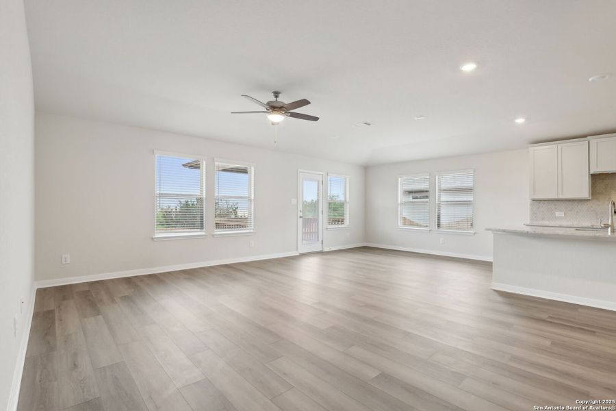 Spacious, unfurnished interior of a new home in , Cibolo (Image 43).