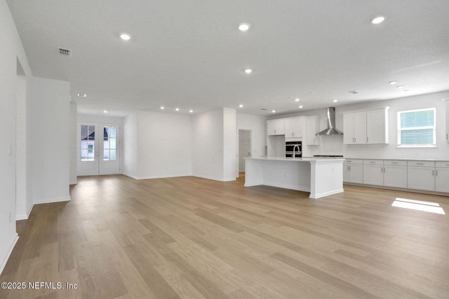 Spacious, unfurnished interior of a new home in Silver Landing at SilverLeaf, St. Augustine (Image 16).