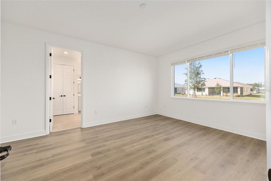 Spacious, unfurnished interior of a new home in , Ocala (Image 30).