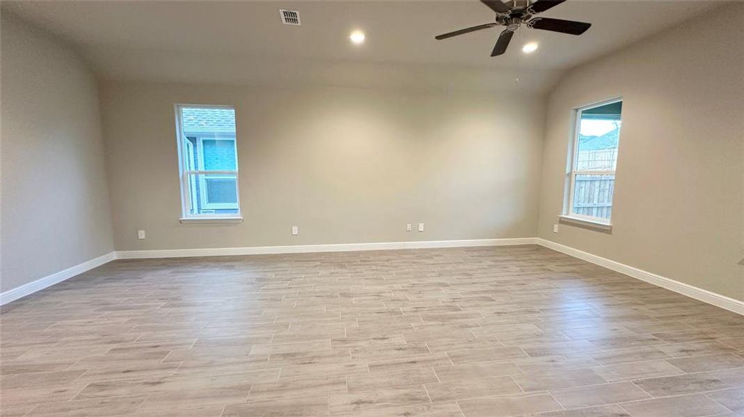 Spacious, unfurnished interior of a new home in Rock Creek Ranch, Fort Worth (Image 14). Spacious, unfurnished interior of a new home in Rock Creek Ranch, Fort Worth (Image 14).