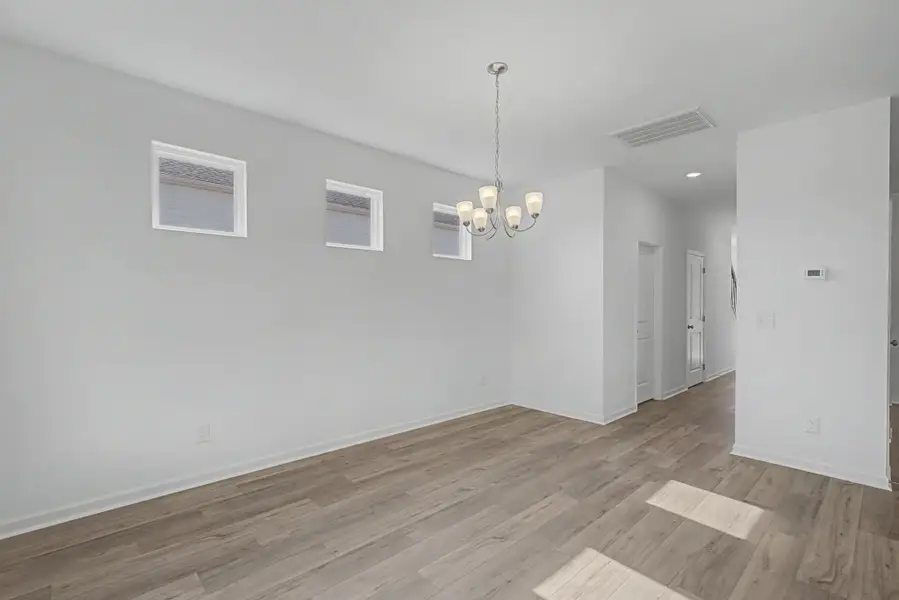 Spacious, unfurnished interior of a new home in The Oaks, Clarksville (Image 10).