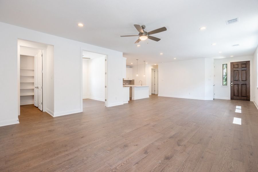Spacious, unfurnished interior of a new home in The Porch at Du Pre, Buda (Image 7).