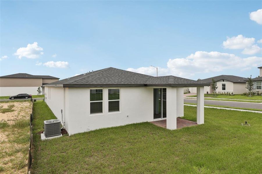 Exterior details and patio area of a home in Hamilton Bluff - Classic Series, Lake Hamilton (Image 21).