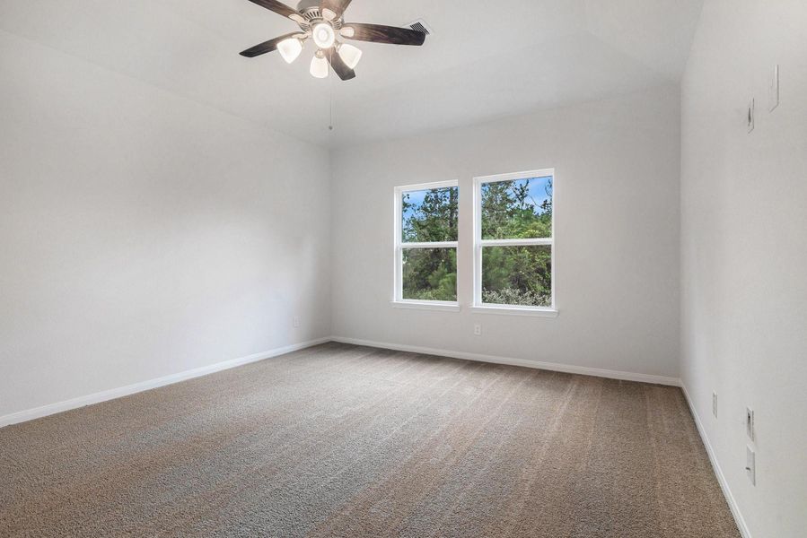 Spacious, unfurnished interior of a new home in Deer Pines, Conroe (Image 28).