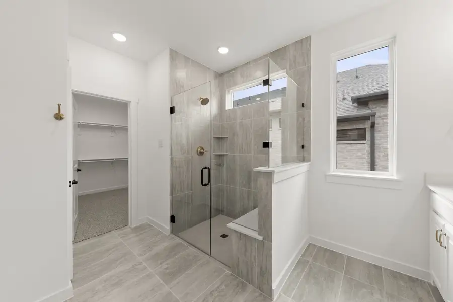 Furnished interior view inside a new home in Willow Grove, Melissa (Image 16).