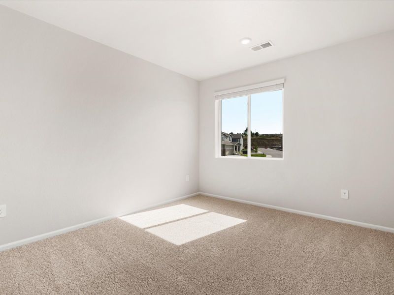 Spacious, unfurnished interior of a new home in Lake Bluff, Greeley (Image 19).