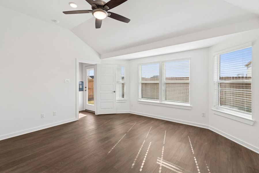Spacious, unfurnished interior of a new home in Summerview, Fulshear (Image 23).