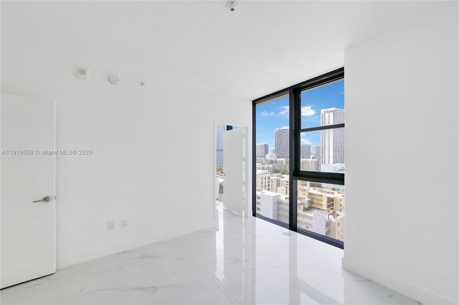 Spacious, unfurnished interior of a new home in , Miami (Image 26).