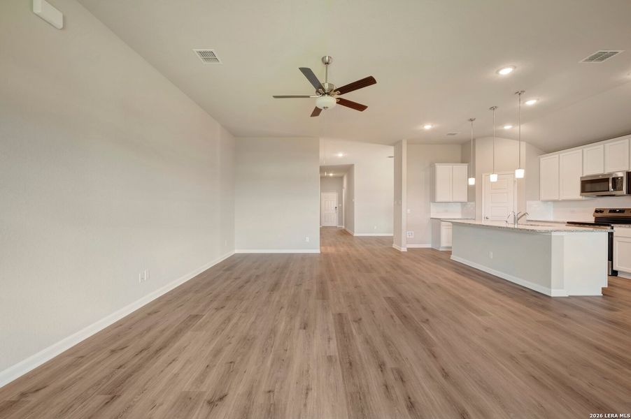 Spacious, unfurnished interior of a new home in Legacy Hills, San Antonio (Image 23).