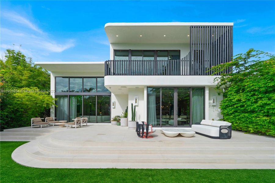 Front exterior of a new home in , Miami Beach, FL, highlighting curb appeal (Image 28).