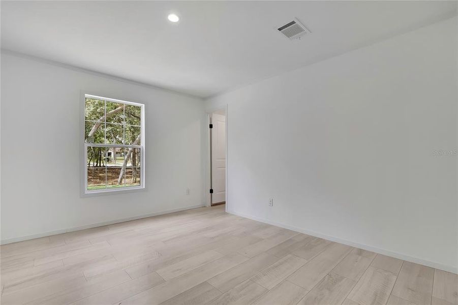Spacious, unfurnished interior of a new home in , Homosassa (Image 28).