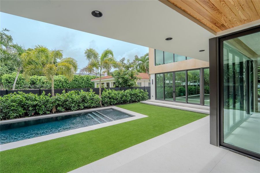 Exterior details and patio area of a home in , Fort Lauderdale (Image 29).