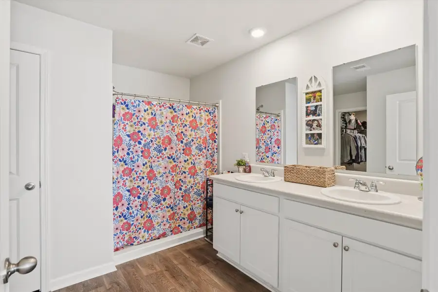 Furnished interior view inside a new home in Stone Ridge, Moncks Corner (Image 7).