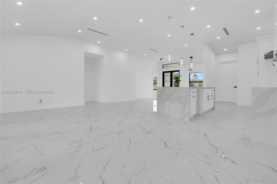 Spacious, unfurnished interior of a new home in , Lehigh Acres (Image 22).