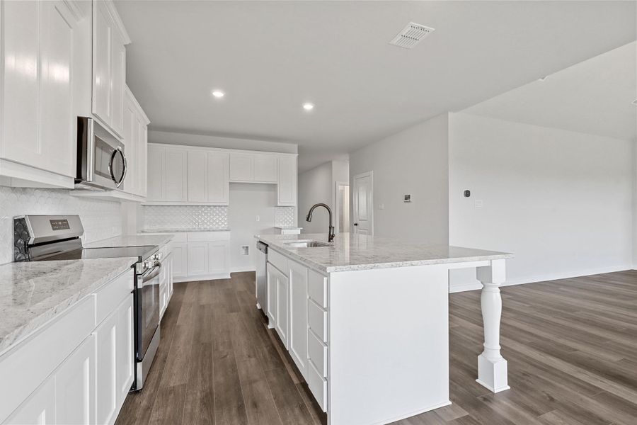 Representative furnished interior of a home built from the Garrison II by Cheldan Homes in Stoneview, Glen Rose (Image 9).