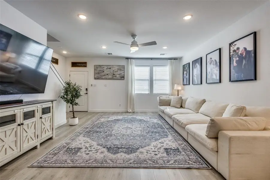 Furnished interior view inside a new home in Rolling Ridge, Van Alstyne (Image 14). Furnished interior view inside a new home in Rolling Ridge, Van Alstyne (Image 14).