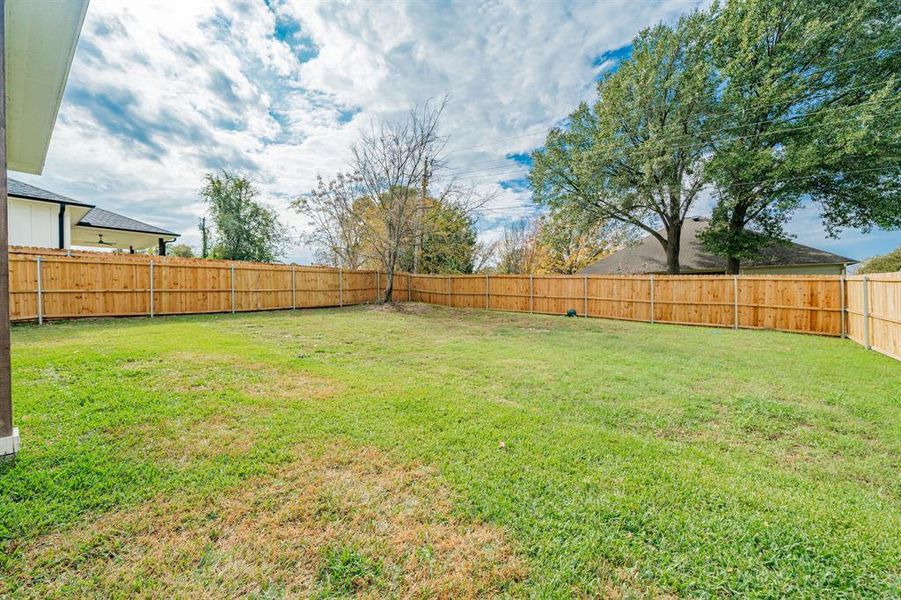 Exterior details and patio area of a home in , Gun Barrel City (Image 28).