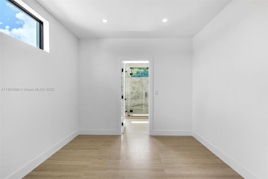 Spacious, unfurnished interior of a new home in , Miami (Image 14).