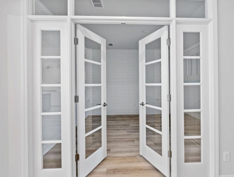 Spacious, unfurnished interior of a new home in Sea Island Preserve, Johns Island (Image 12).