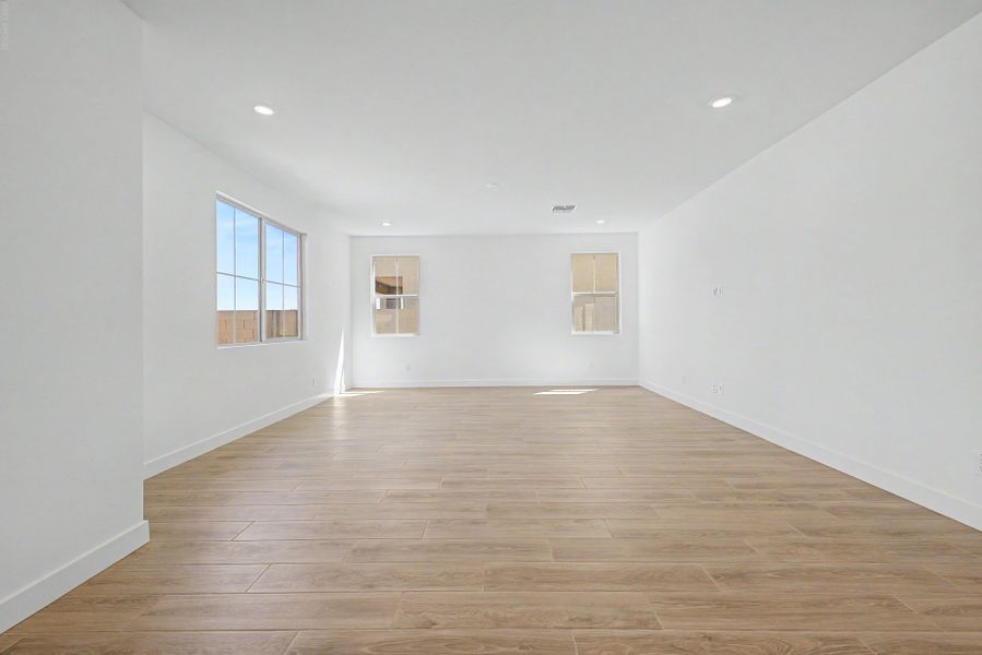 Spacious, unfurnished interior of a new home in Bella Storia, Gilbert (Image 8).