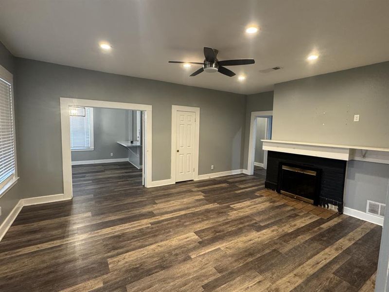 Spacious, unfurnished interior of a new home in , Paris (Image 18).