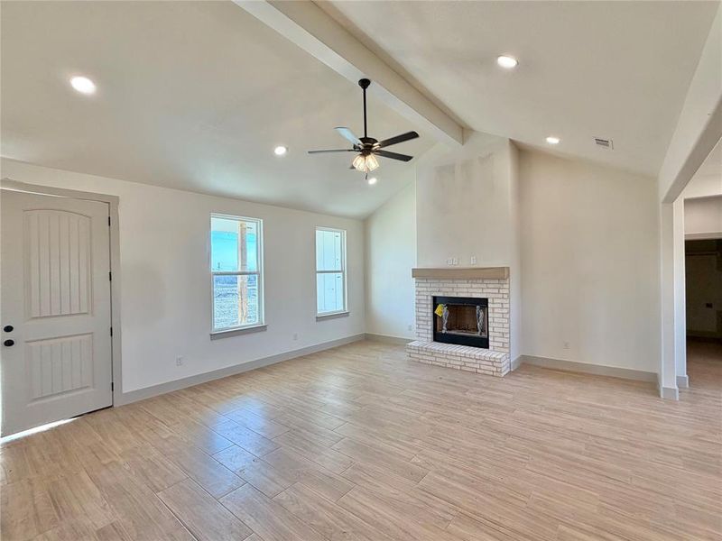 Spacious, unfurnished interior of a new home in , Weatherford (Image 18).
