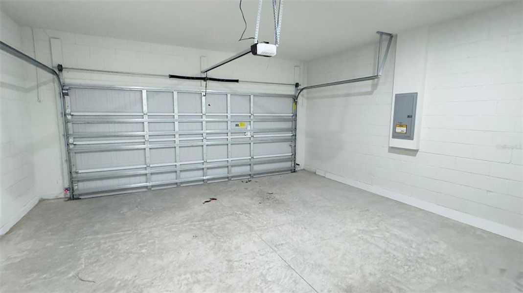 Spacious, unfurnished interior of a new home in , Citrus Springs (Image 19).