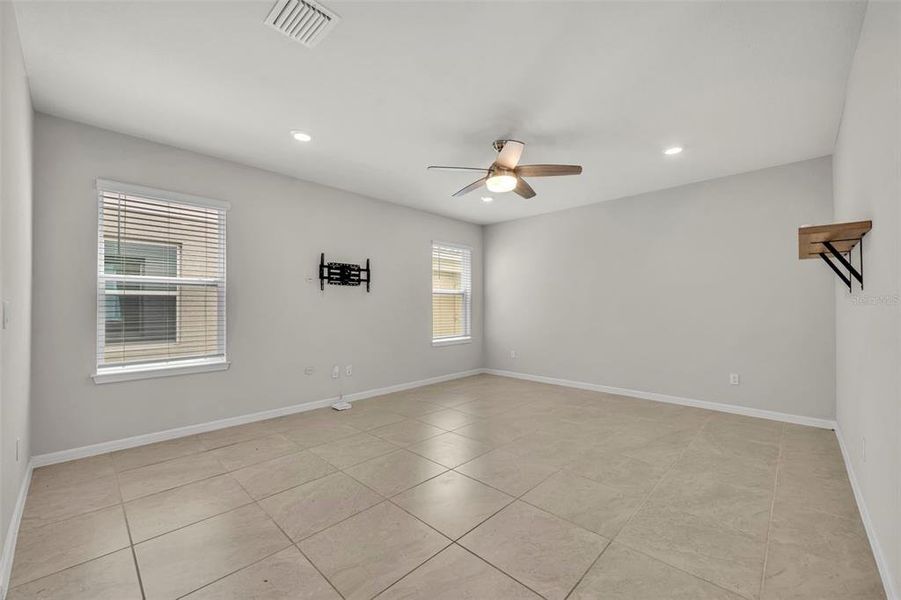 Spacious, unfurnished interior of a new home in , Kissimmee (Image 30).
