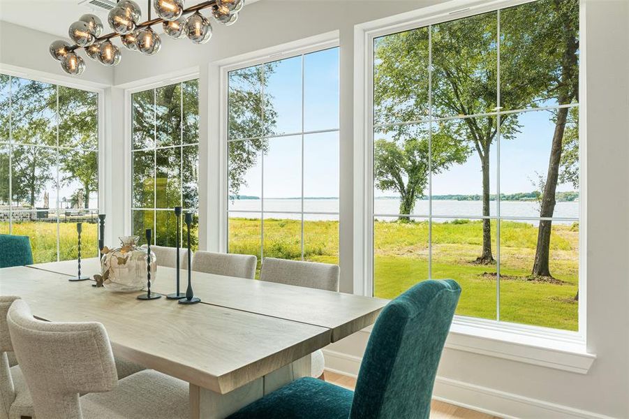 Seats 10 with lake views Seats 10 with lake views