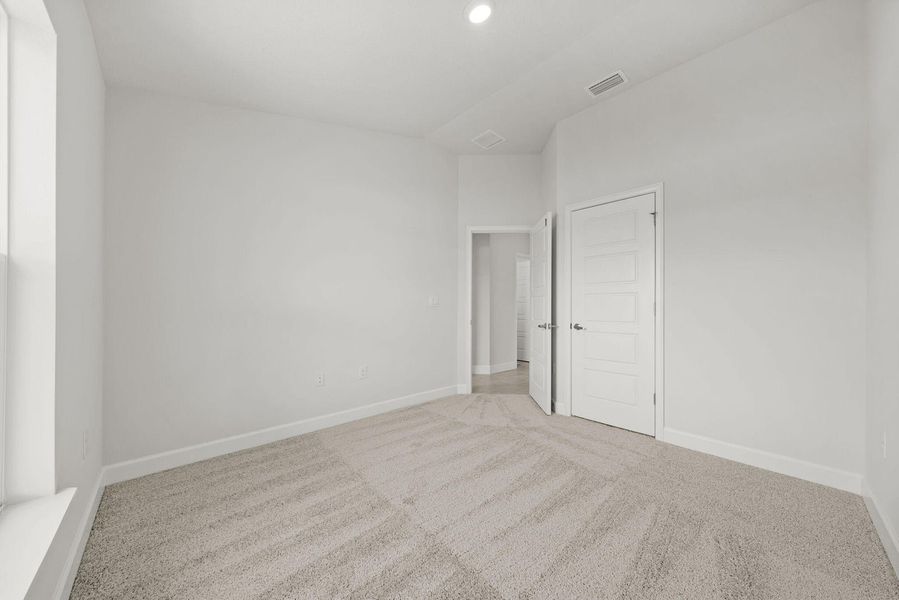 Representative unfurnished interior of a home built from the 1635 by Adams Homes in Winding Oaks, Weeki Wachee (Image 39).