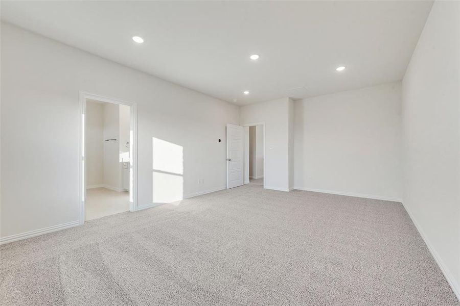Spacious, unfurnished interior of a new home in Walden Pond, Forney (Image 13).