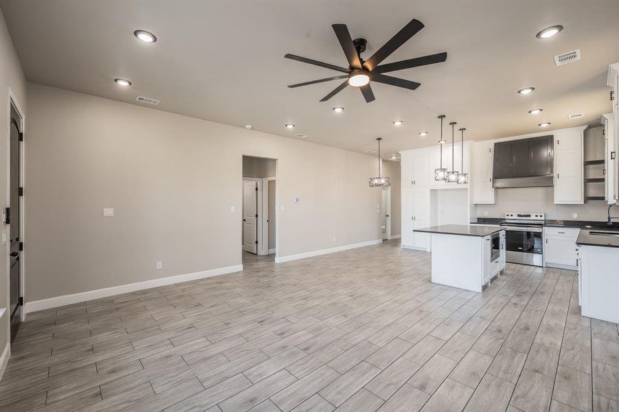 Spacious, unfurnished interior of a new home in , Bridgeport (Image 29).