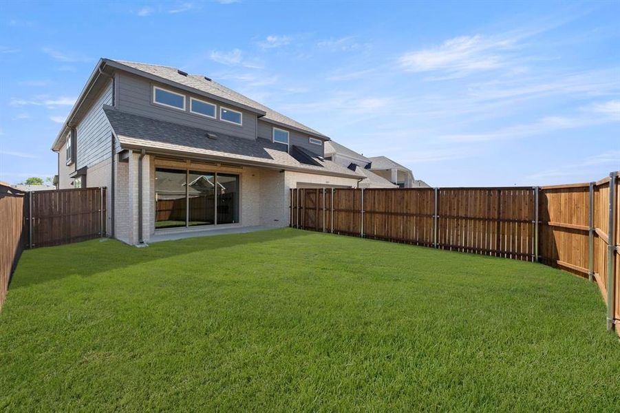 Exterior details and patio area of a home in Trails at Cottonwood Creek, Rowlett (Image 3).
