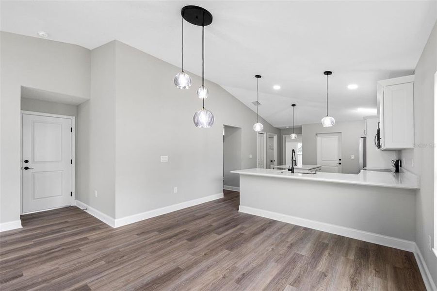 Spacious, unfurnished interior of a new home in , Tampa (Image 39).
