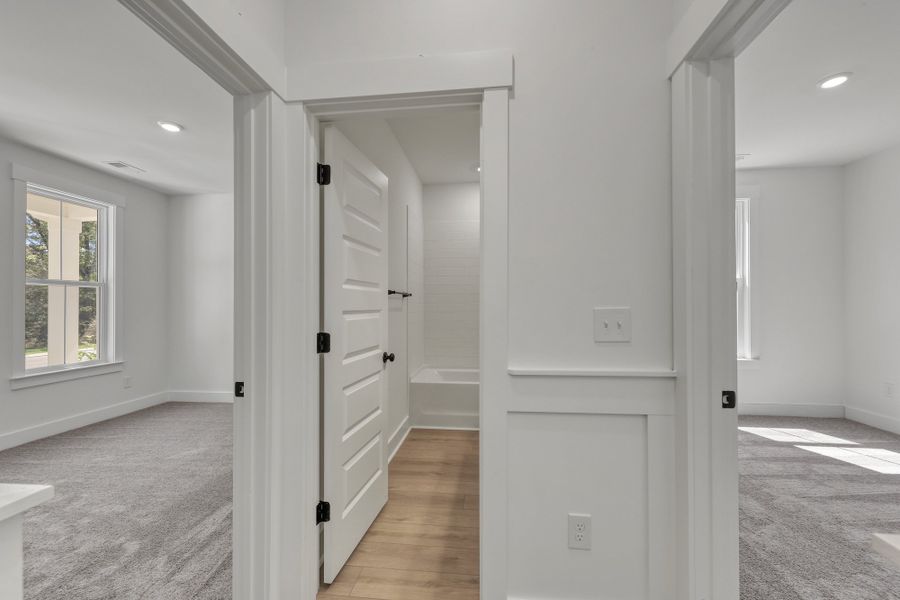 Spacious, unfurnished interior of a new home in Arcadia, Myrtle Beach (Image 20).