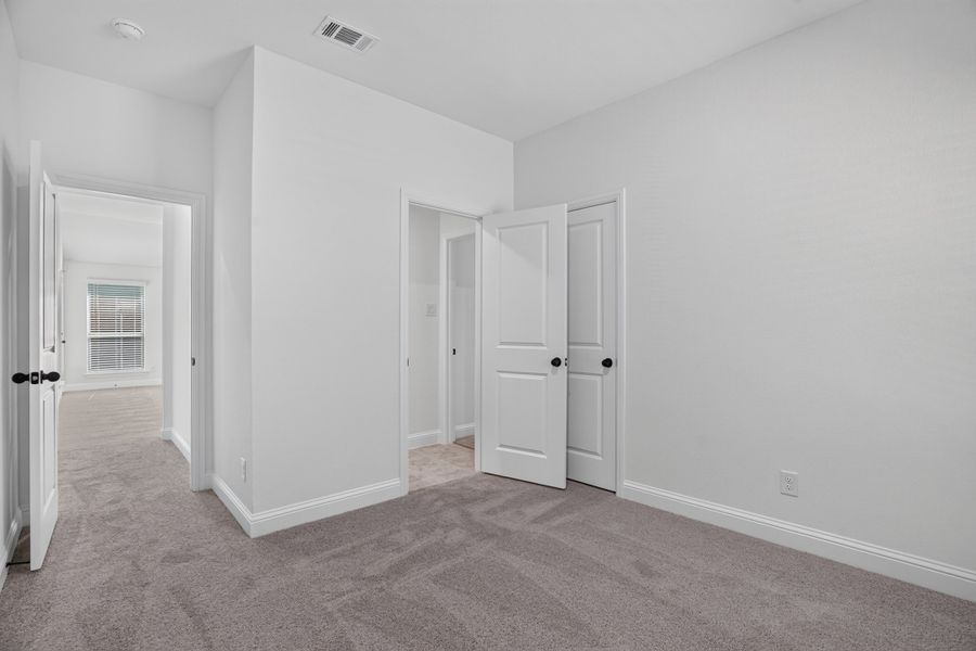 Spacious, unfurnished interior of a new home in Craftsman's Corner, Cleburne (Image 25).