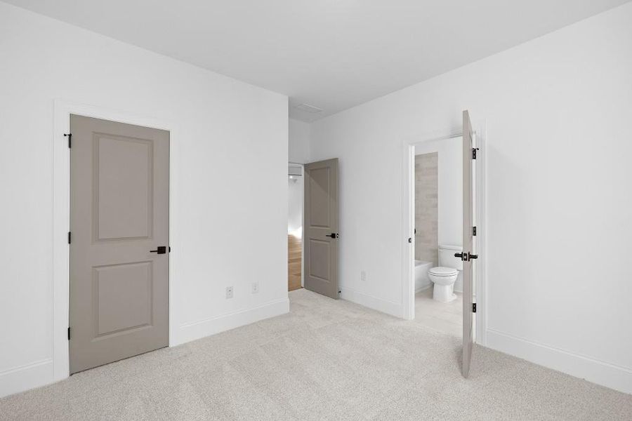 Spacious, unfurnished interior of a new home in Livingstone Park, Kennesaw (Image 21).