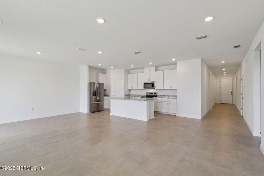 Spacious, unfurnished interior of a new home in Lakes at Bella Lago - Signature Series, Green Cove Springs (Image 20). Spacious, unfurnished interior of a new home in Lakes at Bella Lago - Signature Series, Green Cove Springs (Image 20).