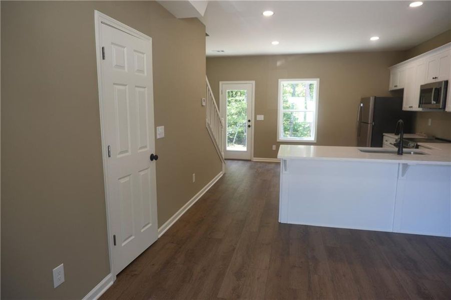 Spacious, unfurnished interior of a new home in , Gainesville (Image 11).