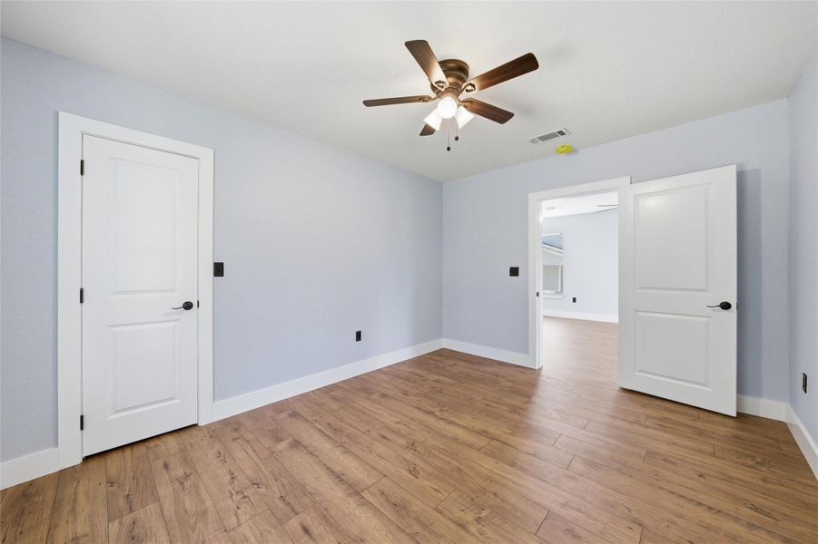 Spacious, unfurnished interior of a new home in , Bremond (Image 16).