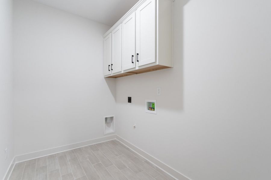 Spacious, unfurnished interior of a new home in White Oak, Arlington (Image 23).