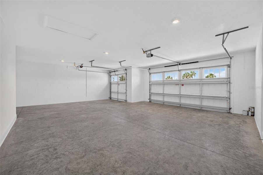 Spacious, unfurnished interior of a new home in , Ocala (Image 24).