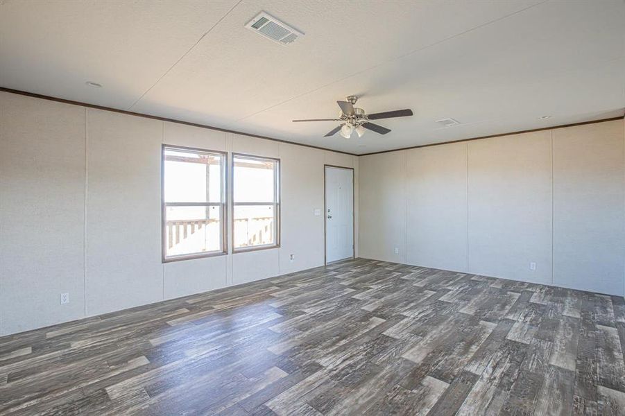 Spacious, unfurnished interior of a new home in , Bellevue (Image 21).