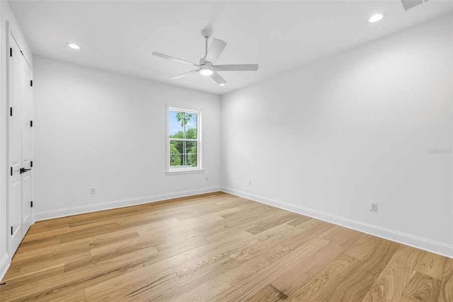 Spacious, unfurnished interior of a new home in , Tampa (Image 10).