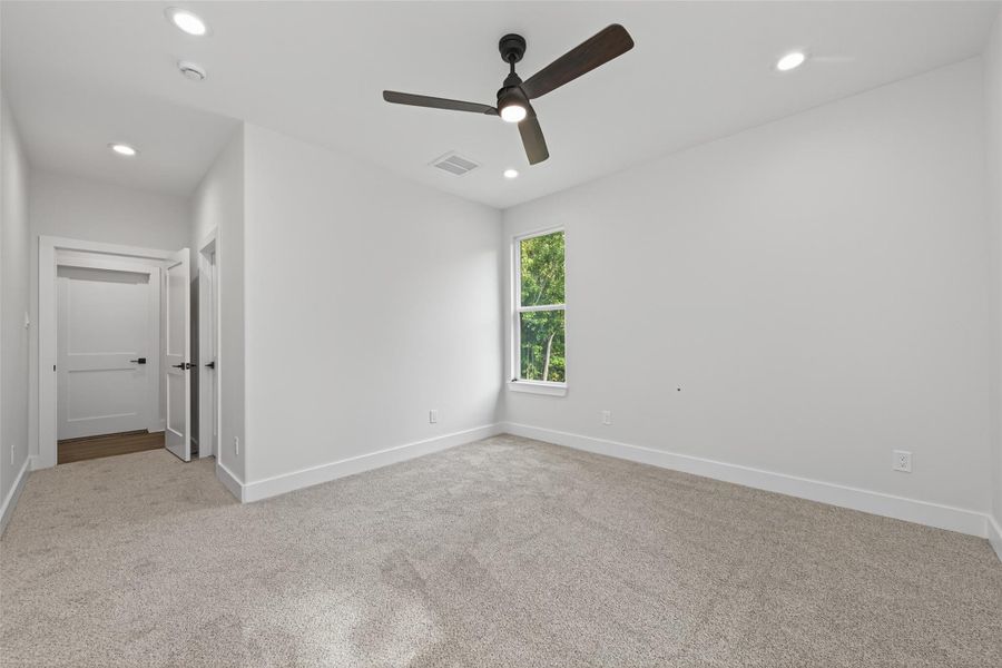 Spacious, unfurnished interior of a new home in , Bridge City (Image 28).