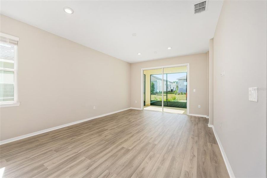 Spacious, unfurnished interior of a new home in , Ocala (Image 27).