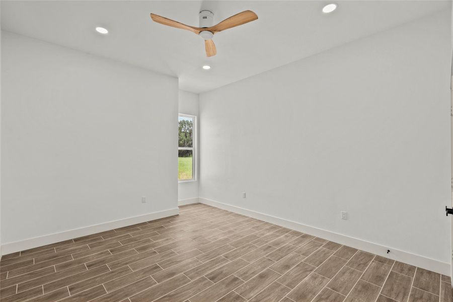Spacious, unfurnished interior of a new home in , Alvin (Image 21).