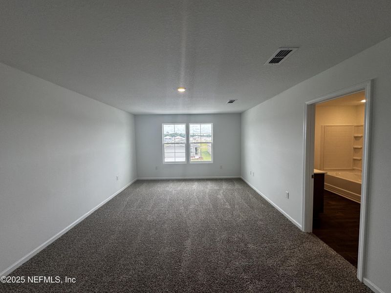 Spacious, unfurnished interior of a new home in The Arbors, Jacksonville (Image 16).
