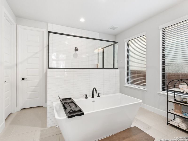 Furnished interior view inside a new home in Balcones Creek 70', Boerne (Image 34). Furnished interior view inside a new home in Balcones Creek 70', Boerne (Image 34).